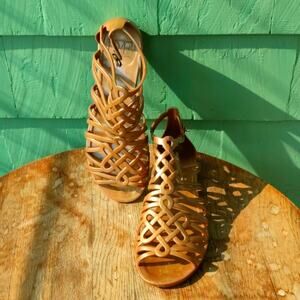 Diane von Furstenberg tan sandals